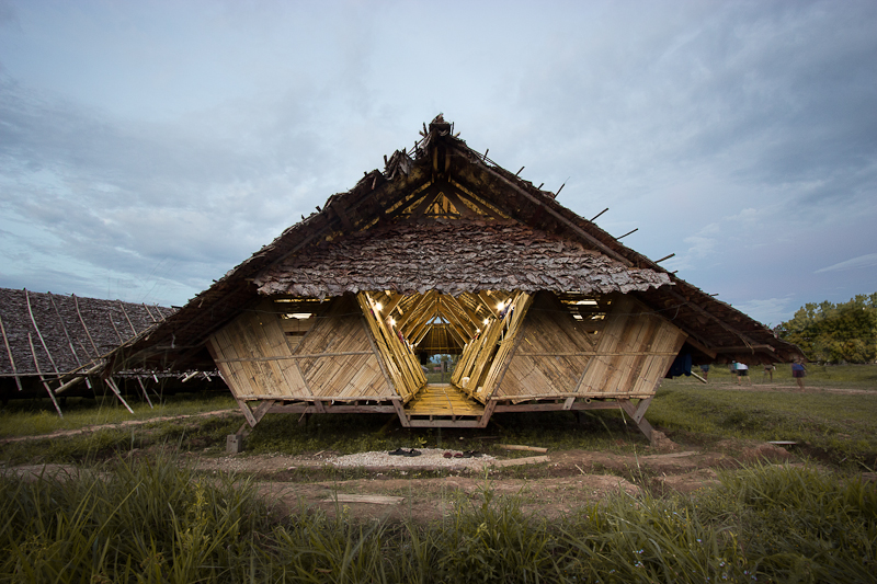 Each dormitory uses recycled teak timber for the structure, bamboo for the exterior and interior walls, and thatch or eucalyptus leaves for the roofing material. (Photo courtesy of a.gor.a architects)