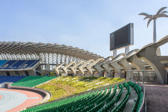 Taiwan National Stadium: the full effect of the curvilinear concrete support beams can be experienced at the stadium entrance podium level. (Photo by Mignon O’Young)