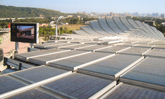 The undulating roof made of BIPV panels required strategic and meticulous installation. The 1 MWp solar PV system was provided by Delta, Taiwan’s leading provider of photovoltaic solutions.