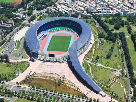 Seen from above with its shimmering blue PV scales, it’s easy to see why Kaohsiung’s National Taiwan Stadium is nicknamed the Dragon Stadium. (Photo courtesy Kaohsiung City Government)