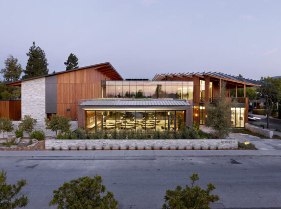 A view towards the southeast façade of The David and Lucile Packard Foundation Headquarters designed by EHDD and located in Los Altos, California. The large flex-space meeting room with a succulent green roof above it sits in foreground. (Photo by Jeremy Bittermann)