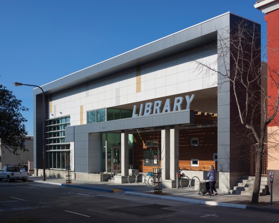 The new NZE West Berkeley Public Library nicely anchors the urban street frontage on University Avenue in Berkeley, California. (Photo by Mark Luthringer)