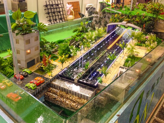 A model of Mr. Jui-Ｗen Chen’s proposal showcases how the JW Pavement can be used for various infrastructure systems: roadways, pedestrian walkways, retaining walls, green roofs, and stormwater retention ponds utilized for raising fish or maintaining agriculture. (Photo by Mignon O’Young)