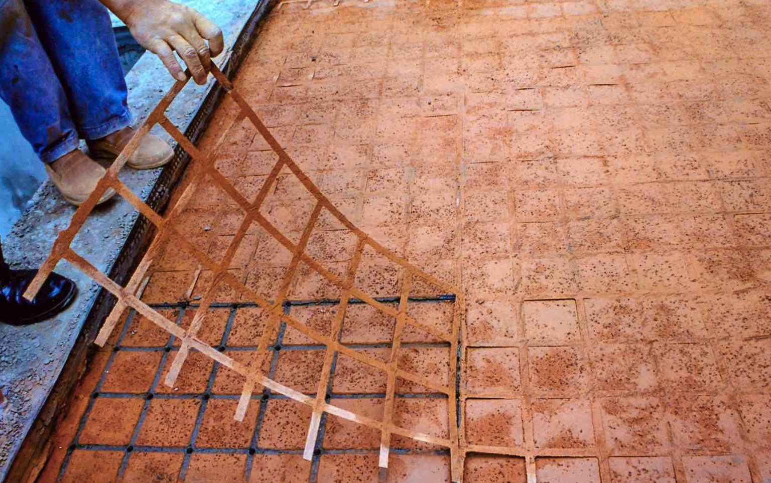 Construction of the pedestrian walkway in New Taipei City, Taiwan: the removal of the protection cover on the structural grid units exposes the drainage channels. (Photo courtesy Ping Tai Co., Ltd.)